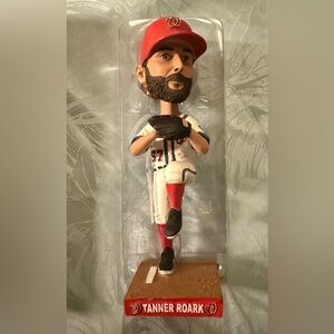 WASHINGTON NATIONALS Tanner Roark Bobbkehead (2017 giveaway)